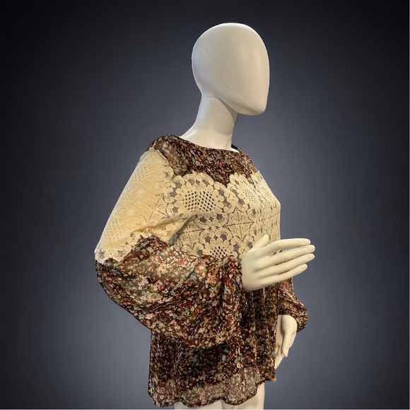 Judith March Blouse Brown w/Floral Print, Lace Accented Top - Picture 2 of 6